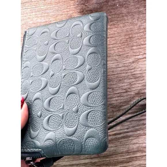 Coach Embossed Leather Wristlet Wallet Green Double-Zip Closure - Picture 6 of 7